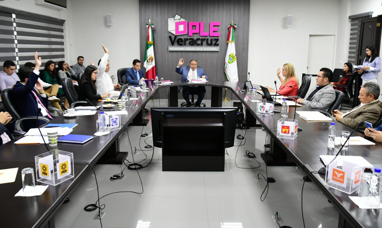 Consejo General del OPLE aprueba actas y recibe informes de distintas áreas