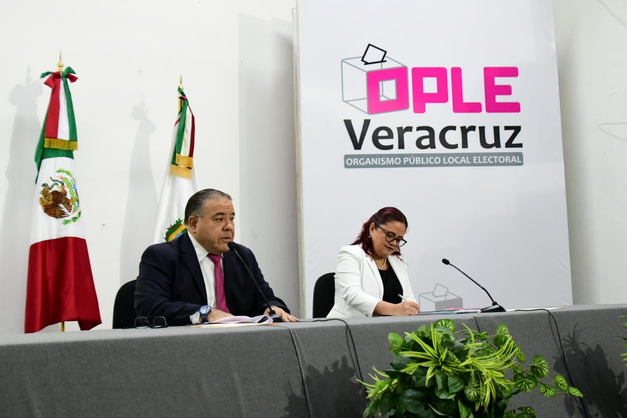 El IPE imparte plática al personal del OPLE Veracruz sobre su funcionamiento y los servicios que ofrece