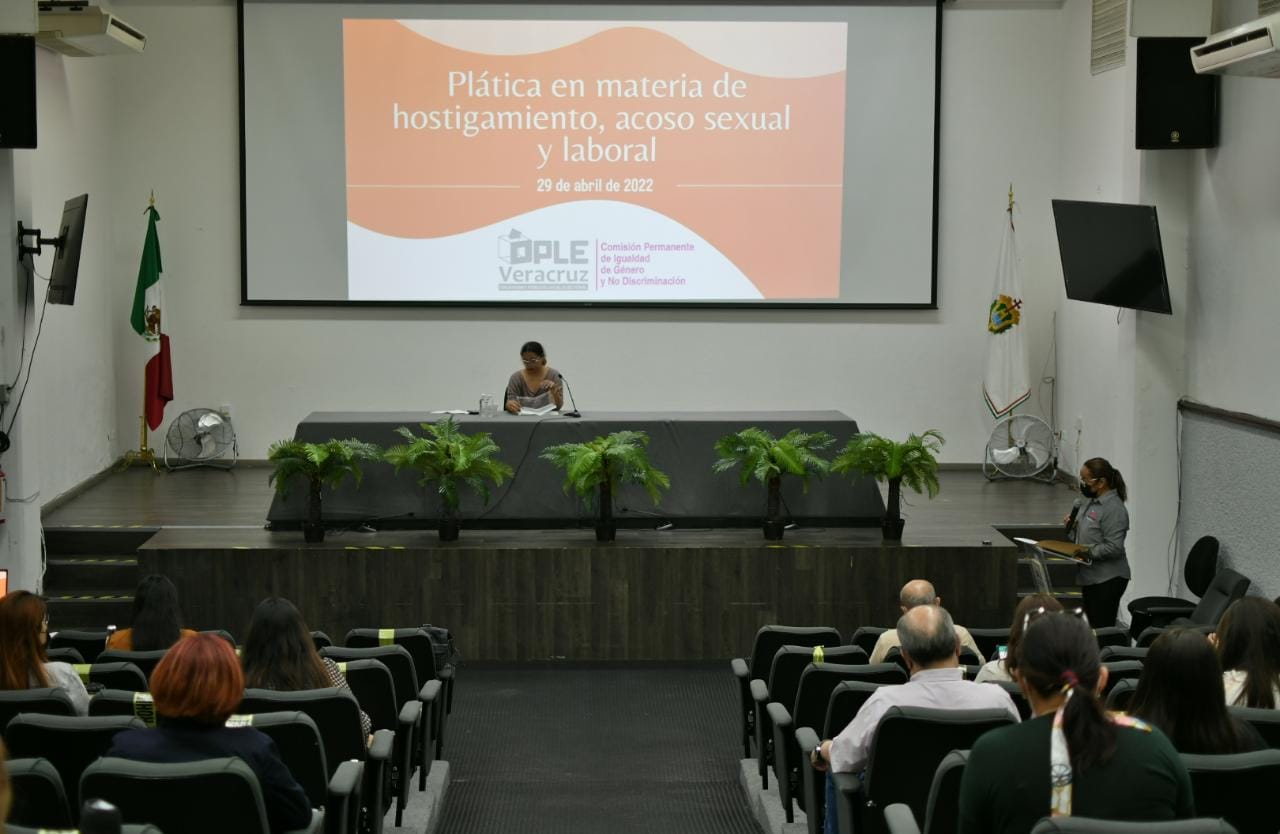 OPLE Veracruz y la CEDH imparten plática sobre hostigamiento, acoso sexual y laboral