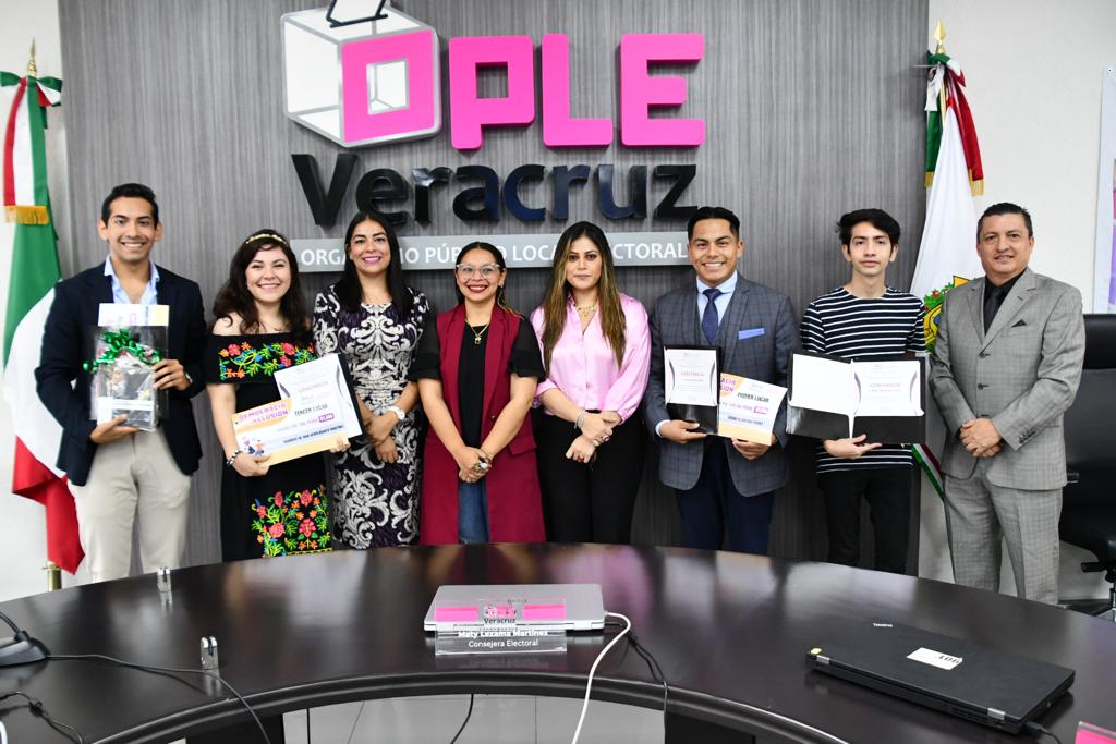 OPLE Veracruz premia a la y los ganadores del Concurso Estatal de Ensayo “Democracia es Inclusión”