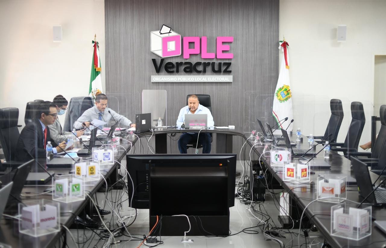 Aprueba OPLE Veracruz la pérdida de registro de seis partidos políticos