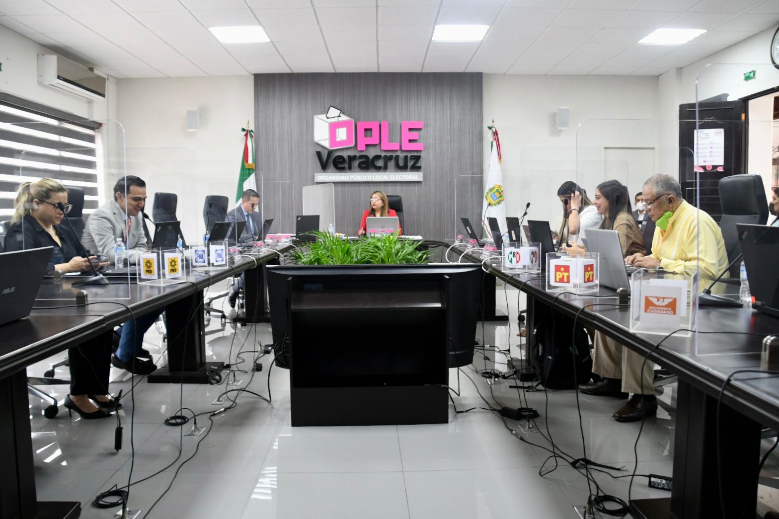 Anuncian próxima convocatoria para plazas del SPEN en el OPLE Veracruz