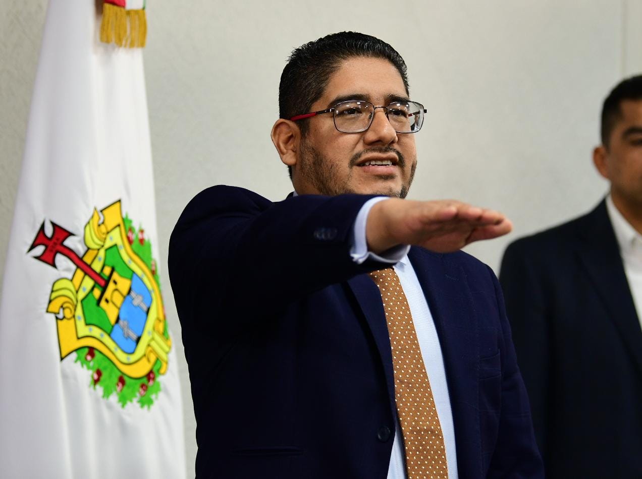 Luis Fernando Reyes Rocha toma protesta como Secretario Ejecutivo del OPLE Veracruz